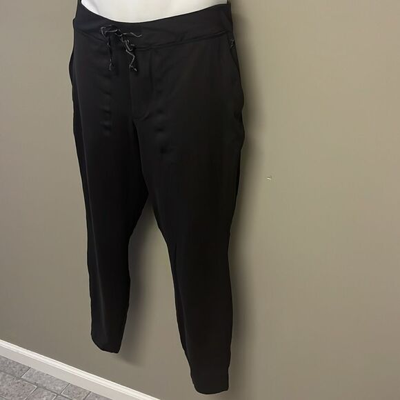 Patagonia Black Pull-On Elastic Waist Joggers with Drawstrings and Pockets- Med - Picture 2 of 13